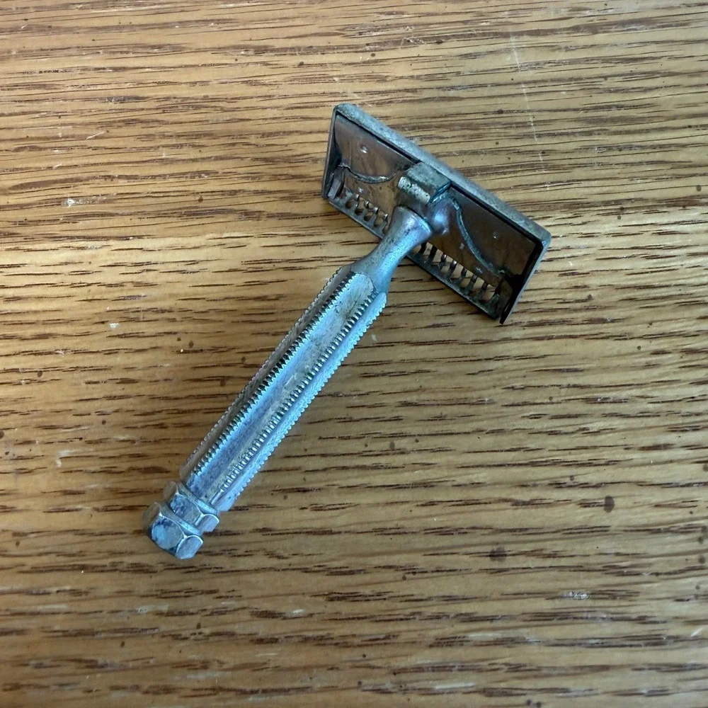 Vintage Ever Ready Single Brooklyn NY Edge Safety Razor Silver Tone Opening